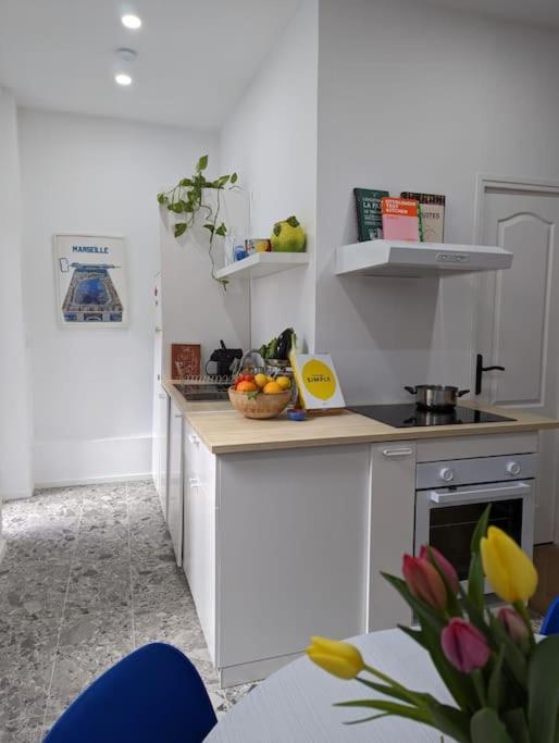 T2 Cosy Avec Terrasse Et Parking Apartment Marseille Luaran gambar