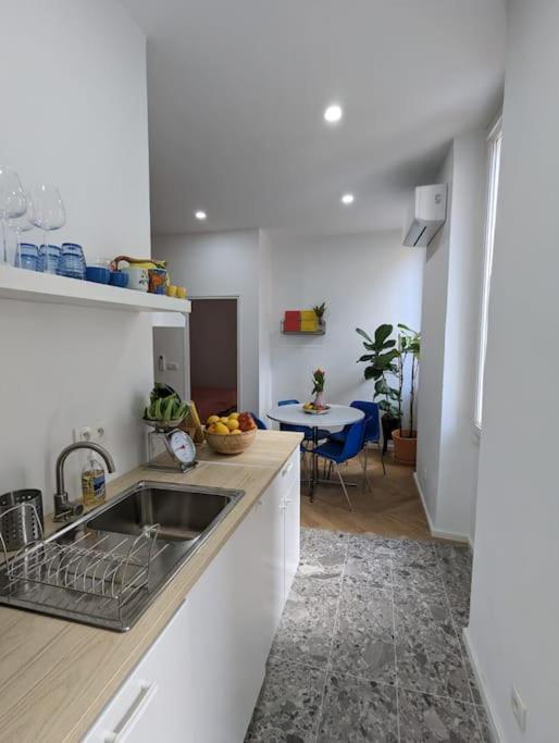 T2 Cosy Avec Terrasse Et Parking Apartment Marseille Luaran gambar